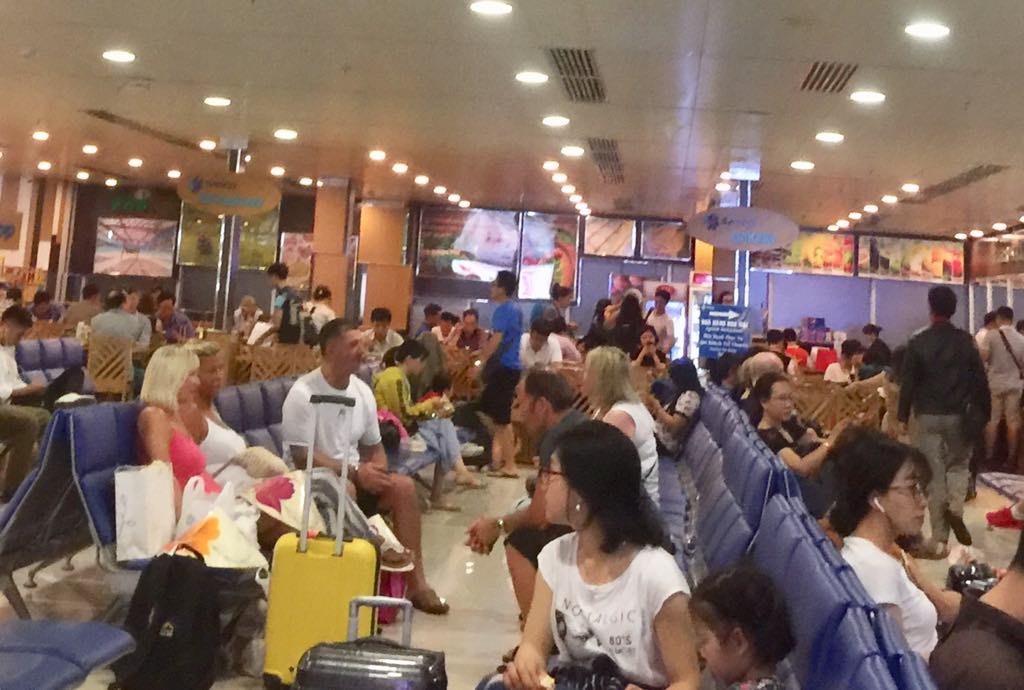 6 tháng đầu năm, hãng bay nào delay nhiều nhất?