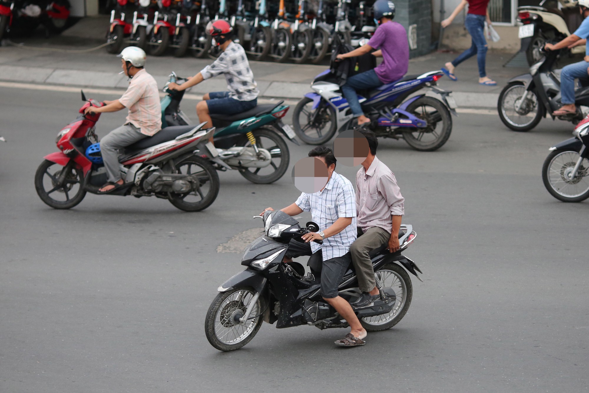 &Yacute; thức giao th&ocirc;ng k&eacute;m: Người d&acirc;n lỗi 1, cơ quan quản l&yacute; lỗi 10 - Ảnh 1.