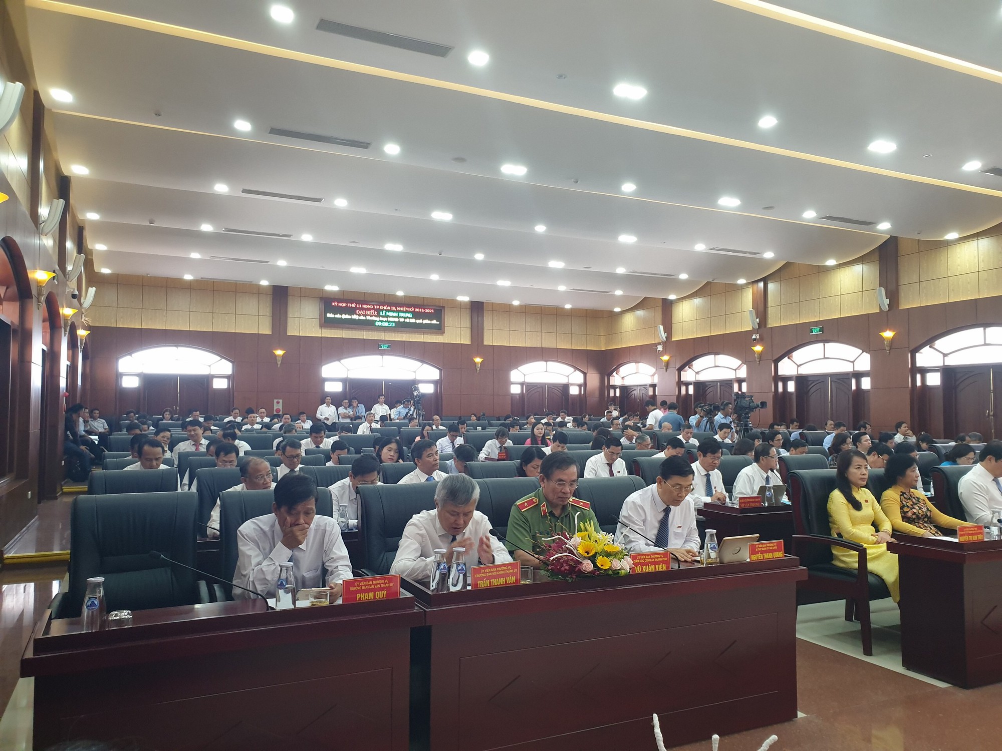 Chủ tịch HĐND Đà Nẵng: Cán bộ làm việc còn cầm chừng - Ảnh 2.
