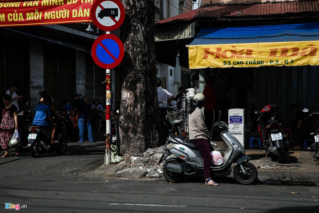 Tiệm bánh mì 60 năm bên vỉa hè - Ảnh 5.