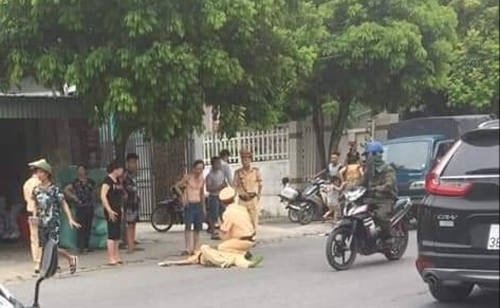 T&igrave;nh trạng của thượng &uacute;y CSGT bị qu&aacute;i xế 16 tuổi t&ocirc;ng hất l&ecirc;n kh&ocirc;ng trung - Ảnh 1.