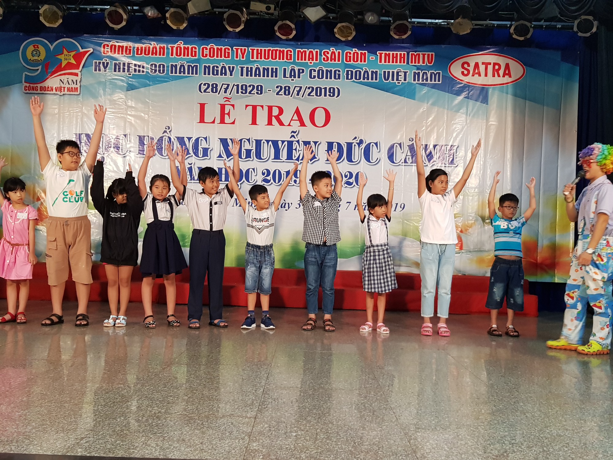 Học bổng tiếp sức con công nhân khó khăn - Ảnh 1.