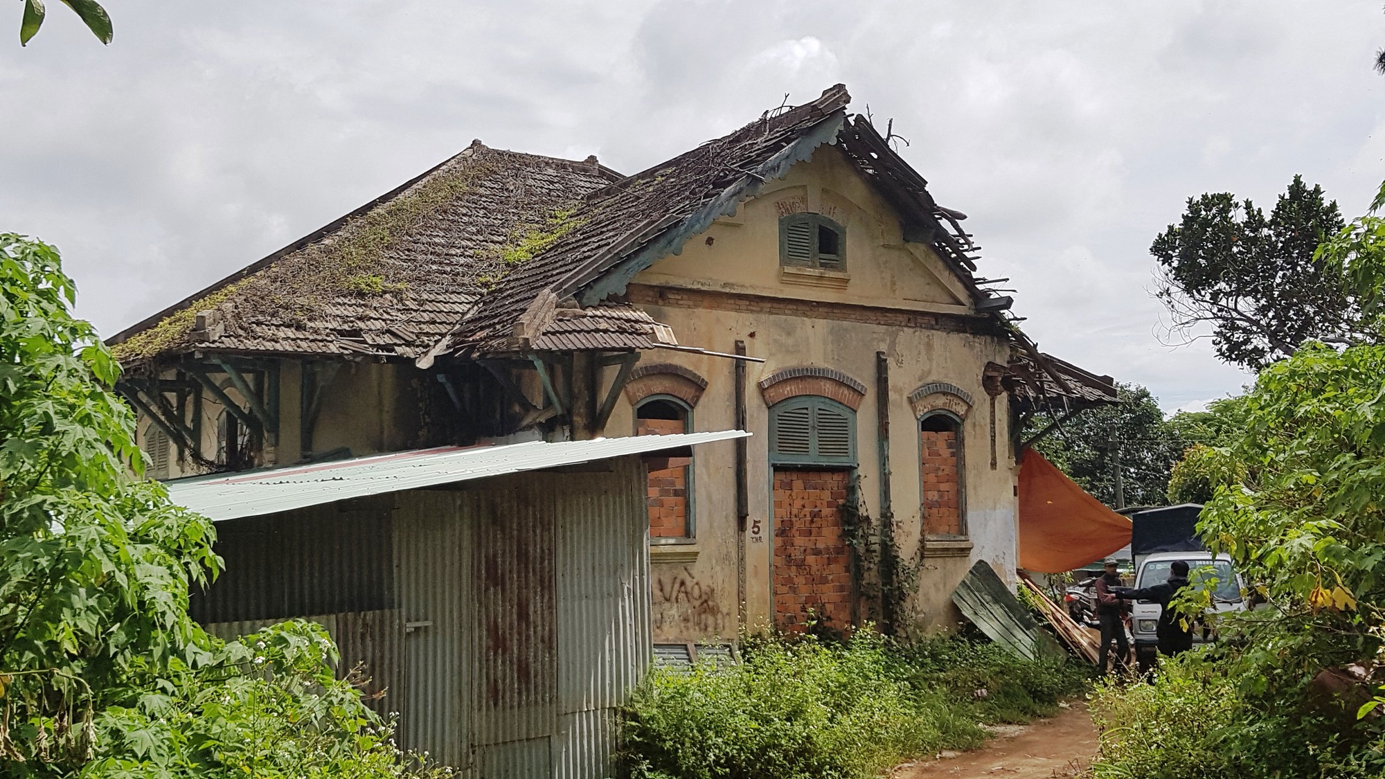 Hoang phế di t&iacute;ch, biệt thự cổ - Ảnh 1.