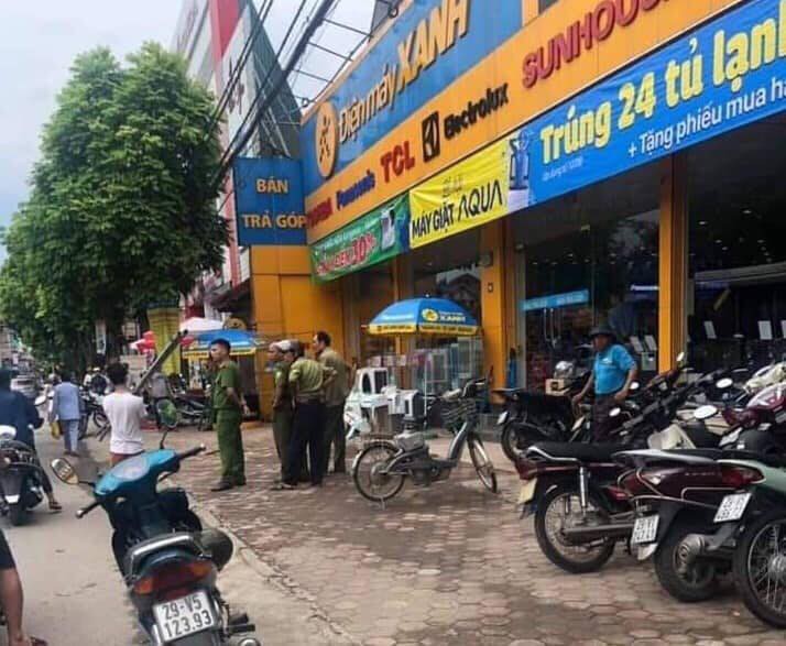Clip: H&atilde;i h&ugrave;ng cảnh nam thanh ni&ecirc;n d&ugrave;ng hung kh&iacute; lao v&agrave;o h&agrave;nh hung d&atilde; man bảo vệ Điện m&aacute;y Xanh - Ảnh 3.