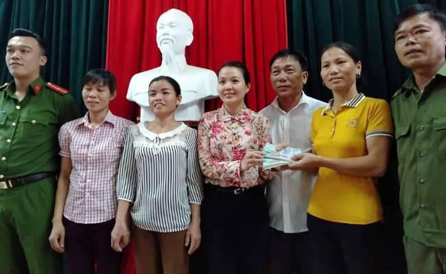 3 nữ nông dân nhặt được gần 50 triệu đồng tìm người trả lại - Ảnh 1.