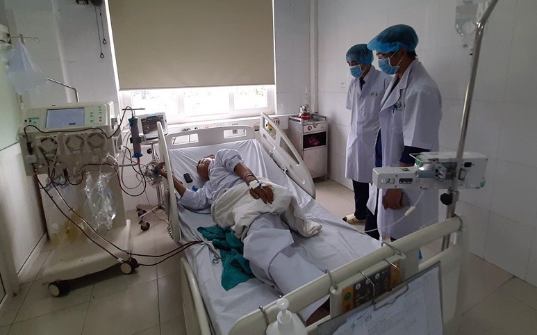 6 bệnh nhân đang chạy thận có biểu hiện sốc, 132 bệnh nhân khác phải chuyển viện - Ảnh 1.