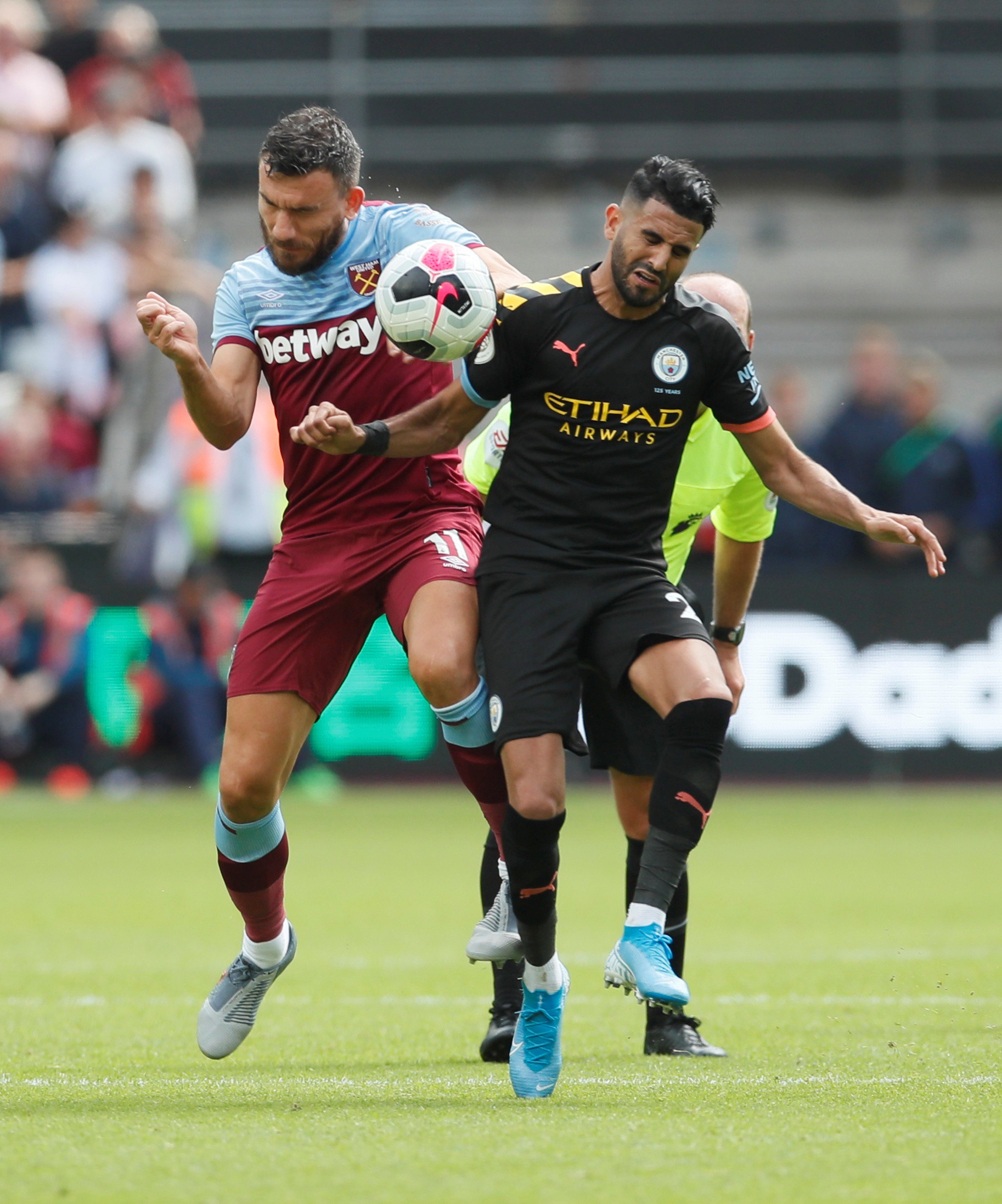 Sterling lập hat-trick, Man City vùi dập West Ham 5-0 - Ảnh 3.