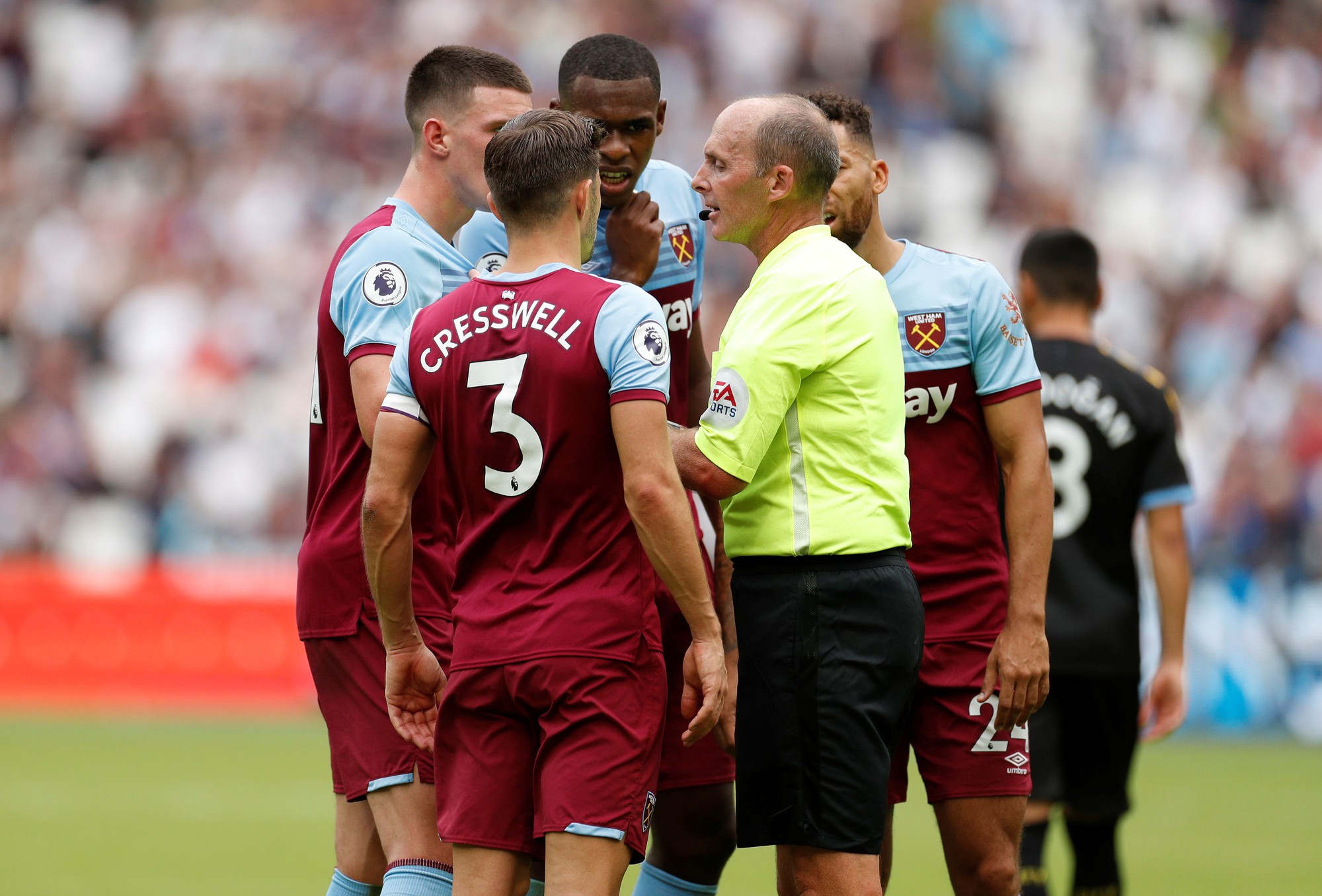 Sterling lập hat-trick, Man City vùi dập West Ham 5-0 - Ảnh 2.