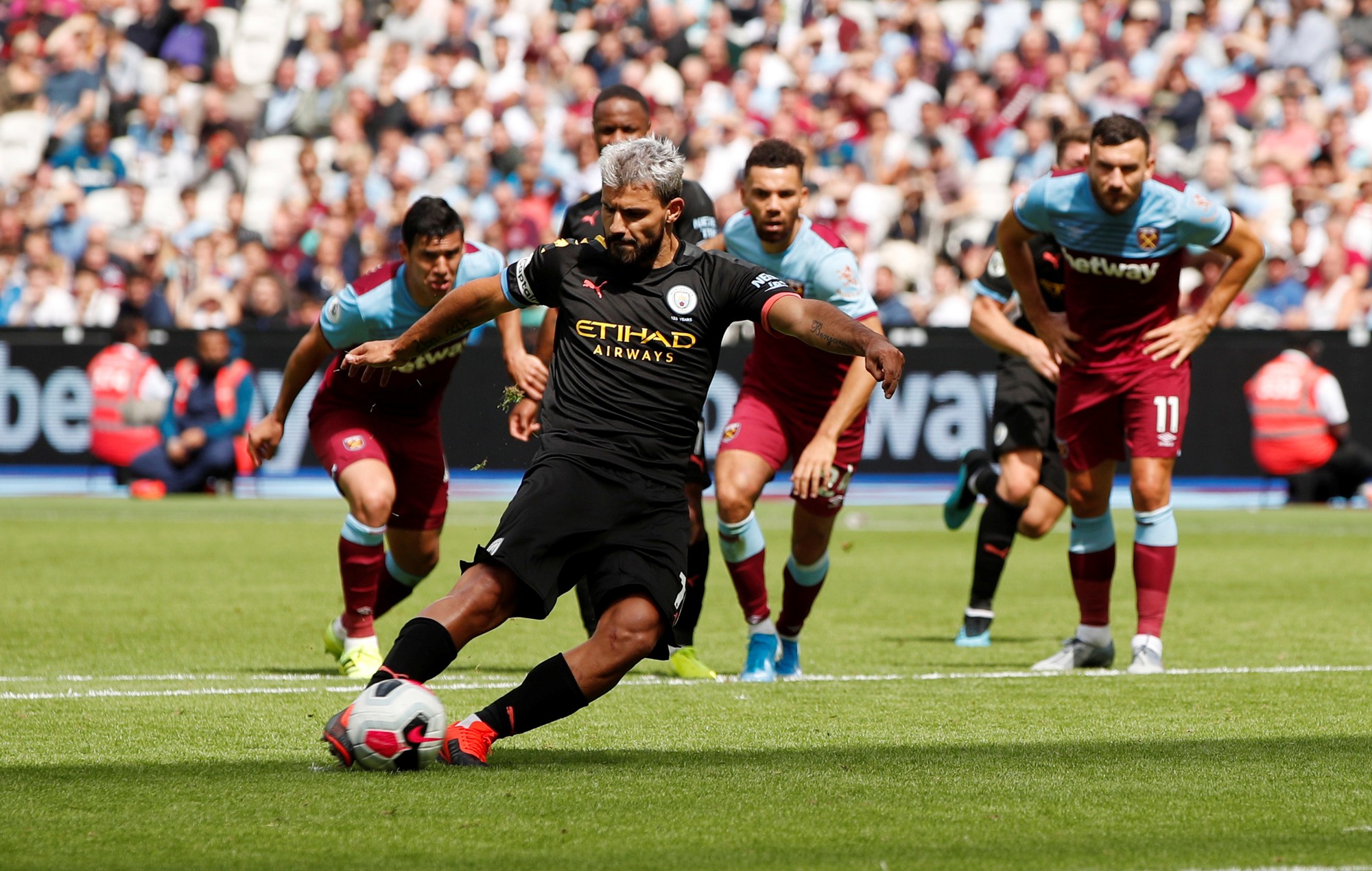 Sterling lập hat-trick, Man City vùi dập West Ham 5-0 - Ảnh 4.