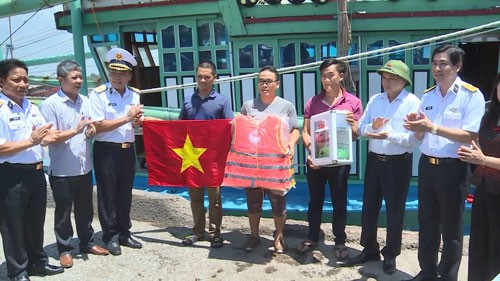 Điểm tựa cho ngư dân vươn khơi, bám biển - Ảnh 1.