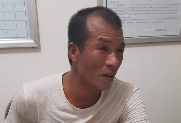 Chém hàng xóm, cầm dao đe dọa không cho đưa nạn nhân đi cấp cứu