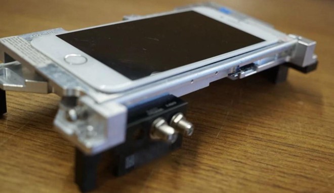 Chiếc iPhone đặc biệt nhất thế giới, được chính Apple jailbreak - Ảnh 1.