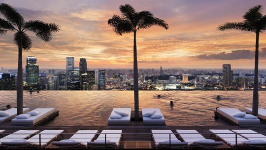 Đ&atilde; mắt với những bể bơi xanh ng&aacute;t, đẹp n&iacute;n thở tr&ecirc;n khắp h&agrave;nh tinh - Ảnh 2.