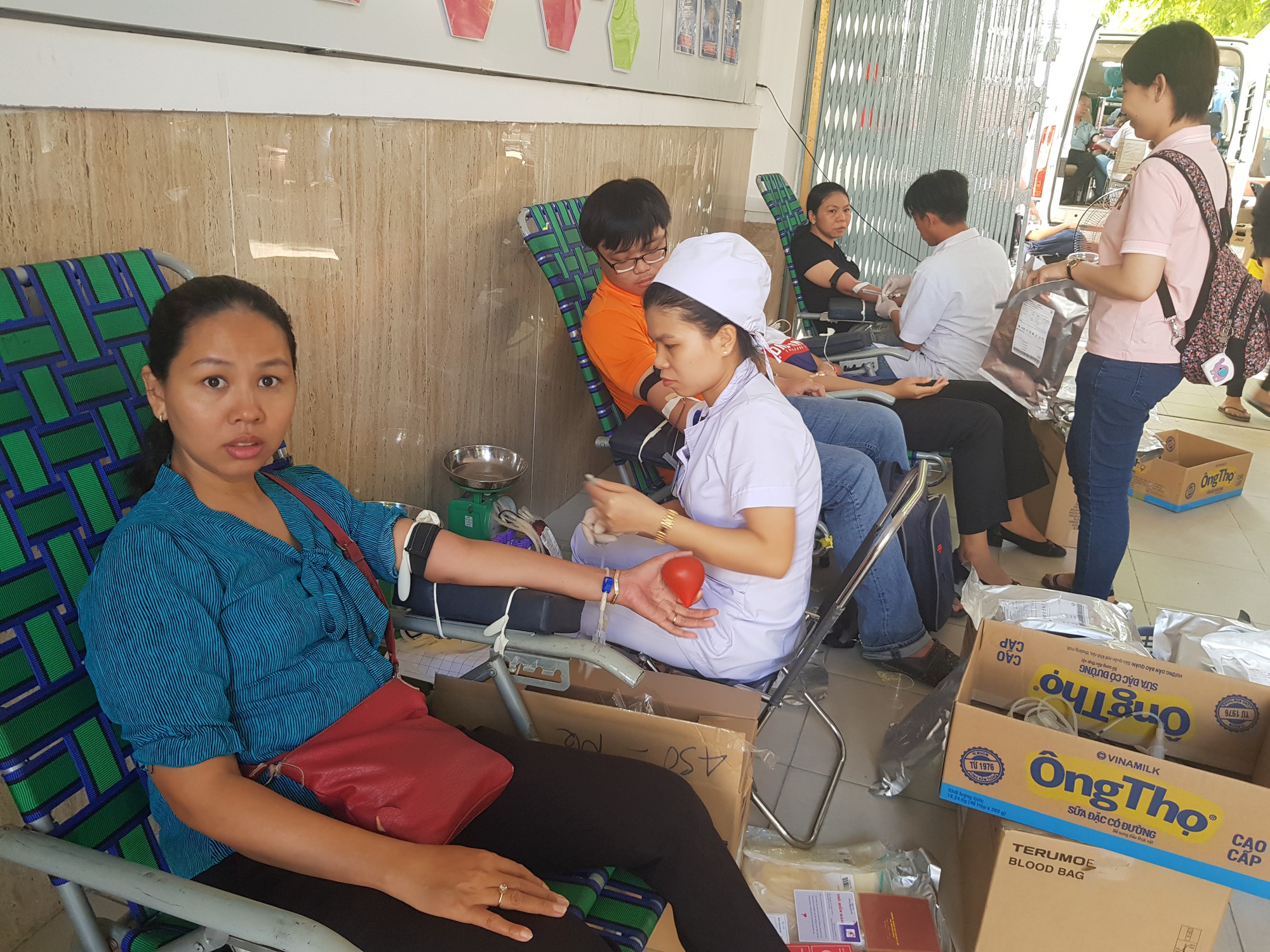 350 CNVC- LĐ tình nguyện hiến máu