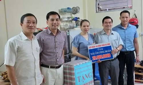 HÀ NỘI: Hỗ trợ kinh phí sửa nhà cho đoàn viên khó khăn
