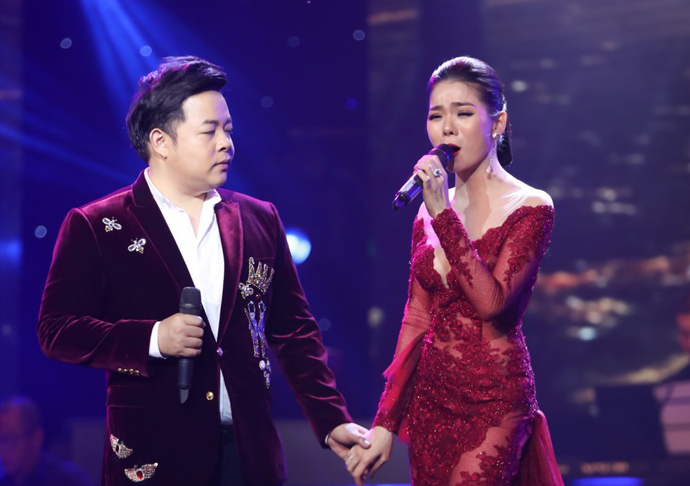 Hoài Lâm theo Lệ Quyên - Quang Lê ra Hà Nội hát chuyện tình buồn