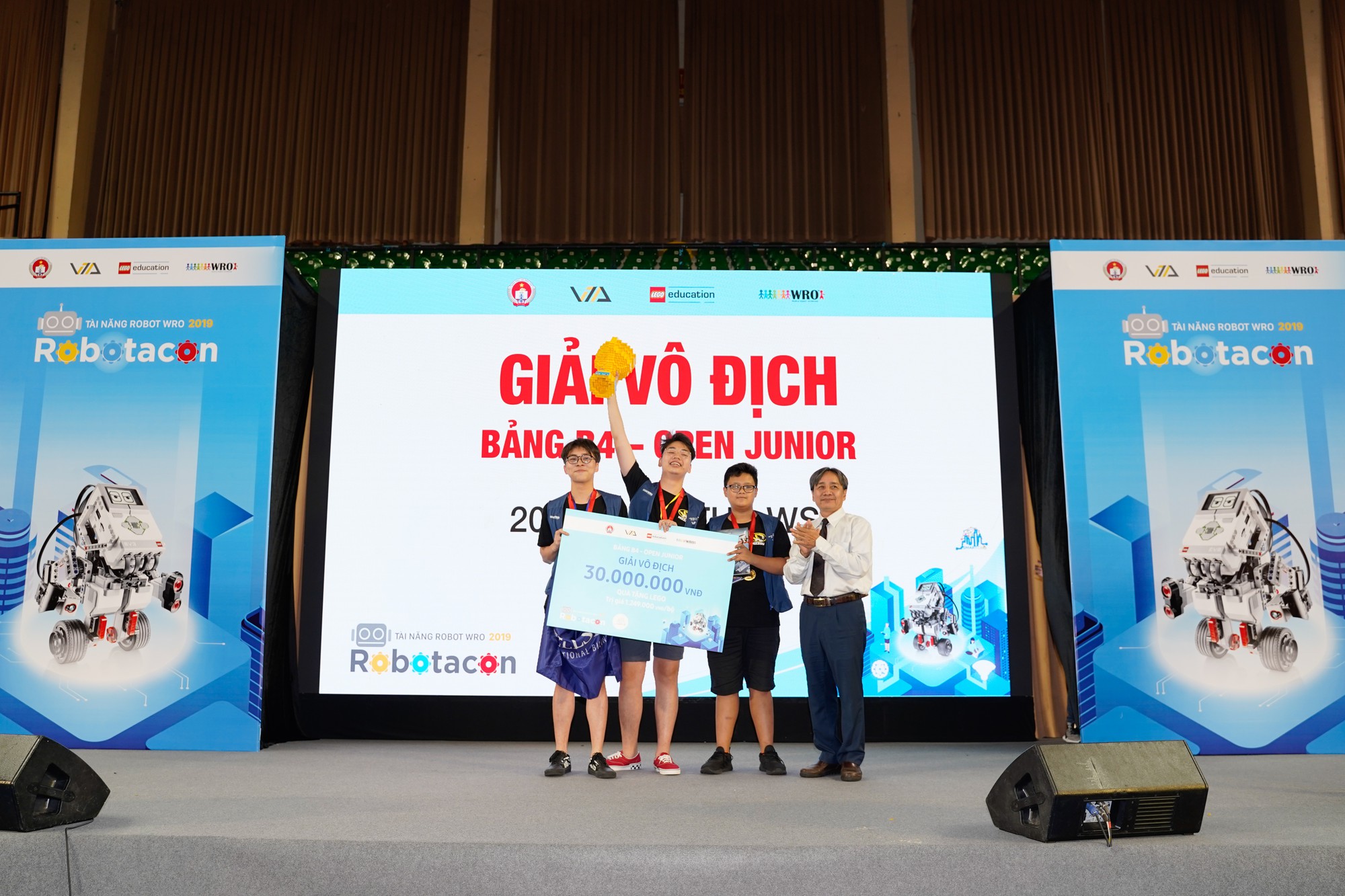 7 đội tuyển học sinh Việt Nam tranh t&agrave;i cuộc thi Robot quốc tế - Ảnh 2.