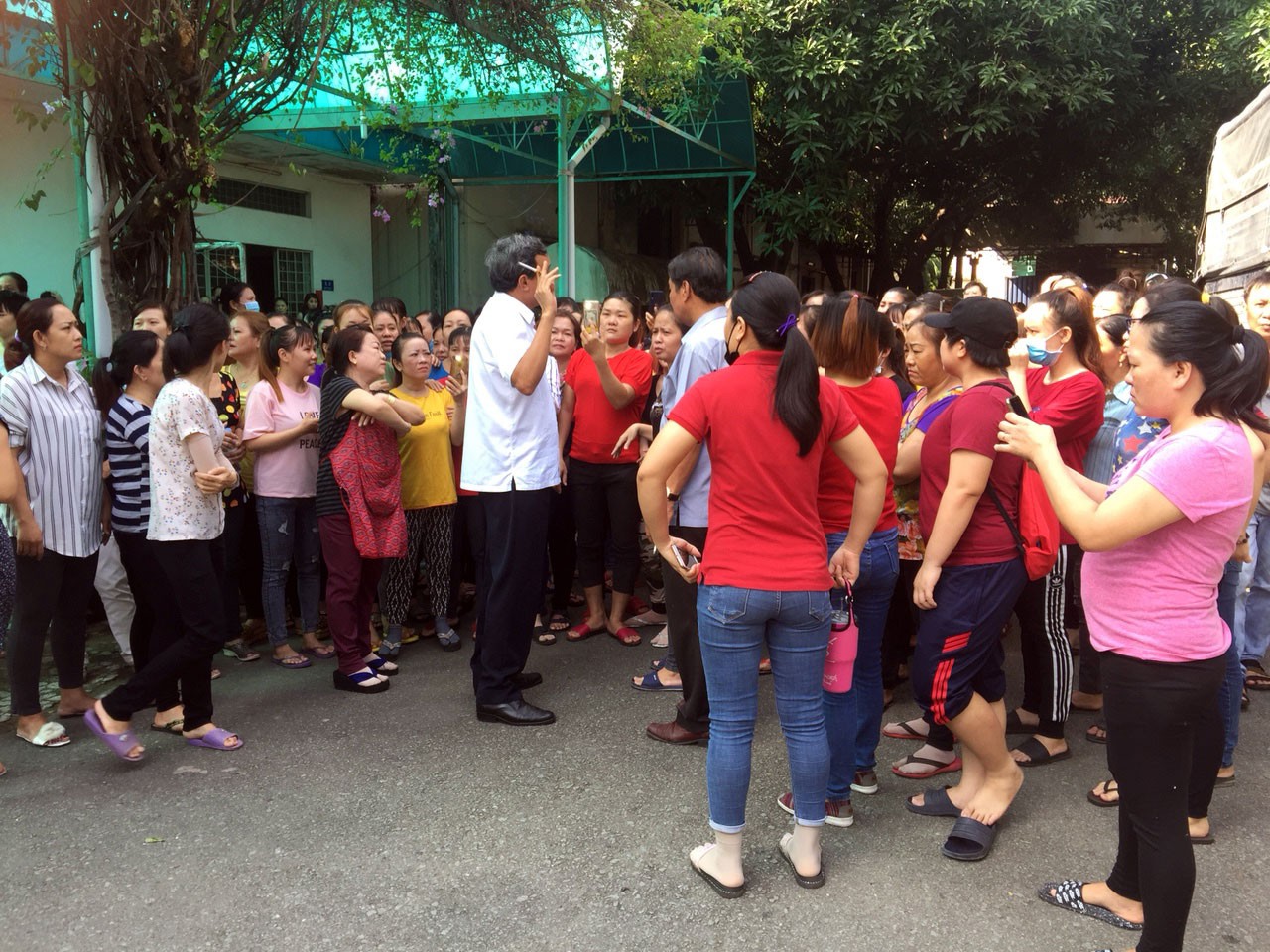 C&ocirc;ng ty CP Thanh B&igrave;nh: C&ocirc;ng nh&acirc;n được trợ cấp mất việc &iacute;t nhất 2 th&aacute;ng lương - Ảnh 1.