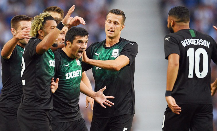 Chân sút 19 tuổi "bắn hạ" cựu vô địch, Champions League sốc nặng