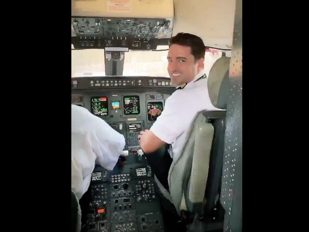 Delta Airlines bay với một h&agrave;nh kh&aacute;ch, American Airlines bỏ b&ecirc; nh&oacute;m trẻ em - Ảnh 1.