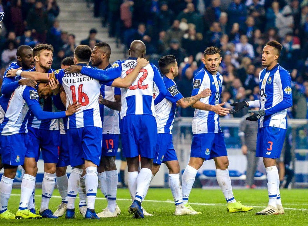 Ch&acirc;n s&uacute;t 19 tuổi bắn hạ cựu v&ocirc; địch, Champions League sốc nặng - Ảnh 3.