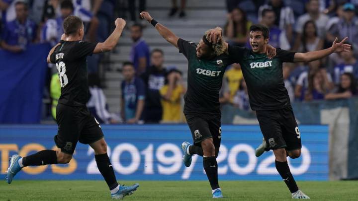 Ch&acirc;n s&uacute;t 19 tuổi bắn hạ cựu v&ocirc; địch, Champions League sốc nặng - Ảnh 7.