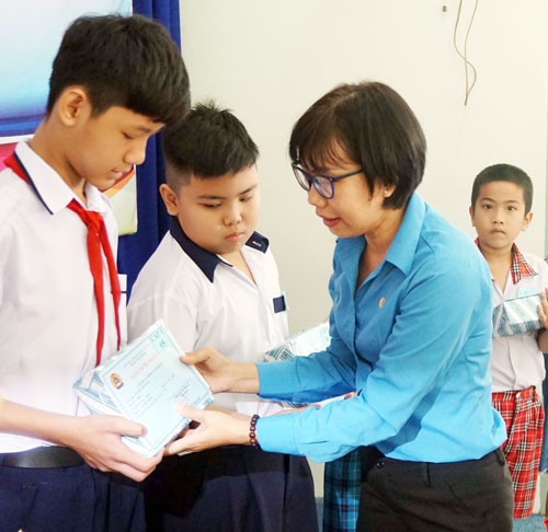 Động viên con CNVC-LĐ học giỏi