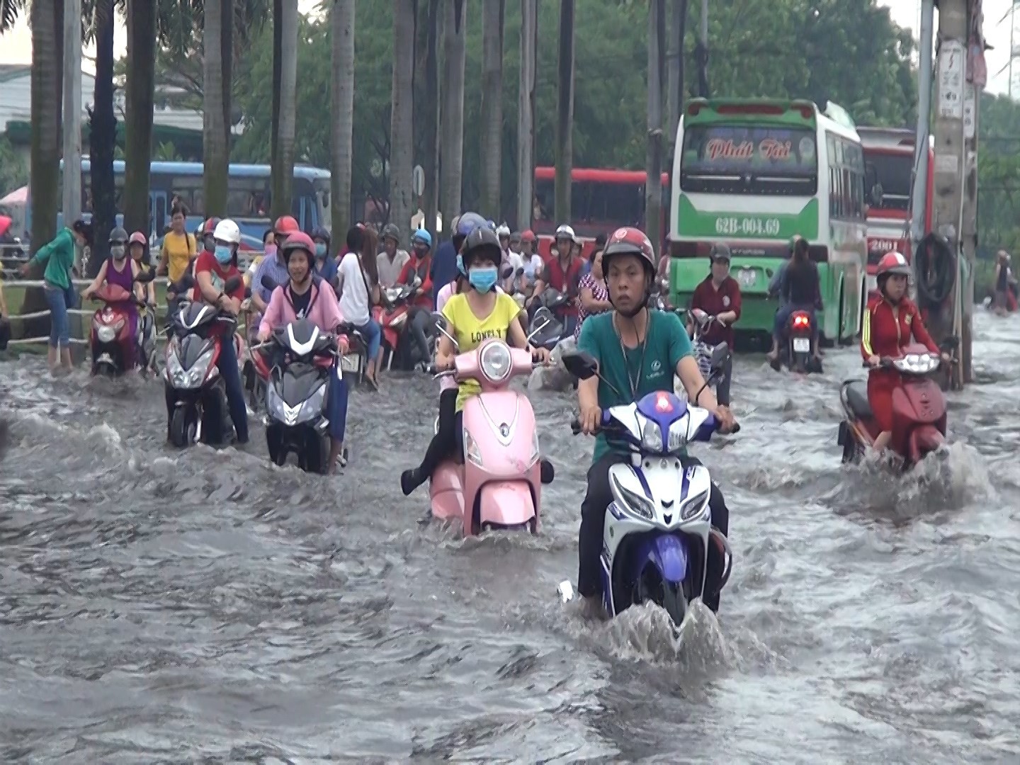 Bạn đọc “hiến kế” giải pháp chống sụt lún ở TP HCM