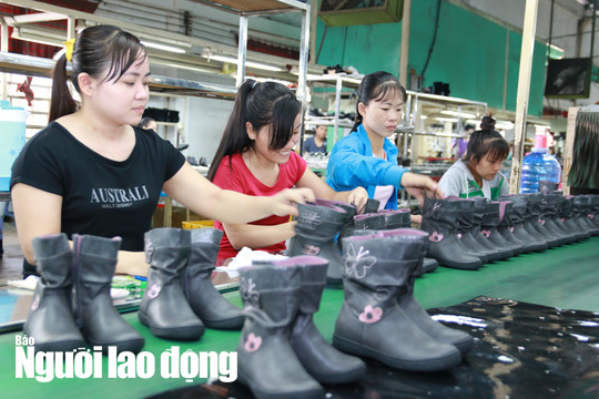 Tăng giờ làm thêm: Lợi bất cập hại
