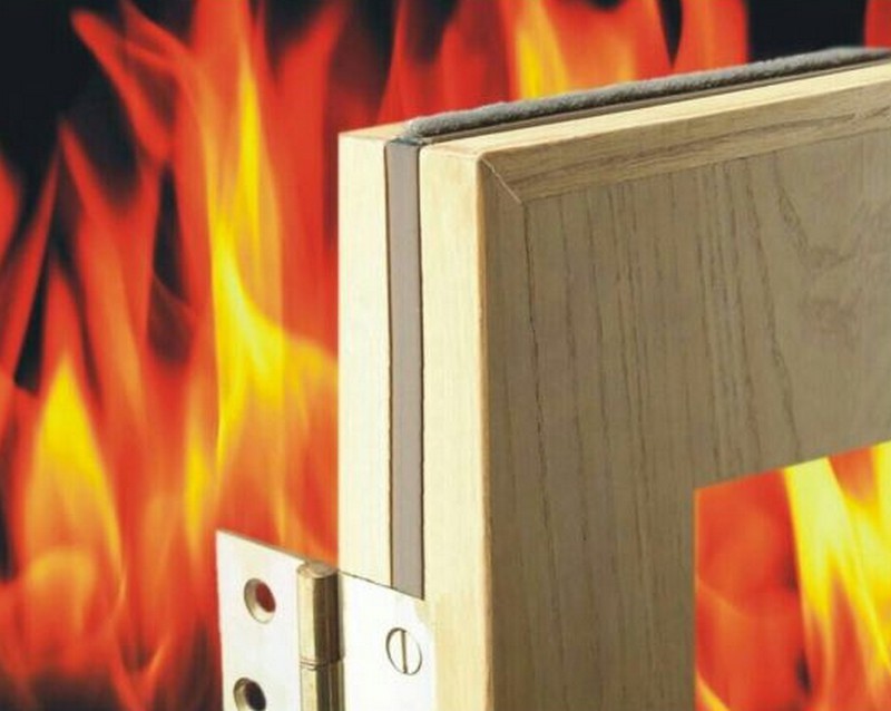 Nhờ người đàn ông hàng xóm leo rào kêu cửa giữa đêm, cả nhà thoát họa sát thân