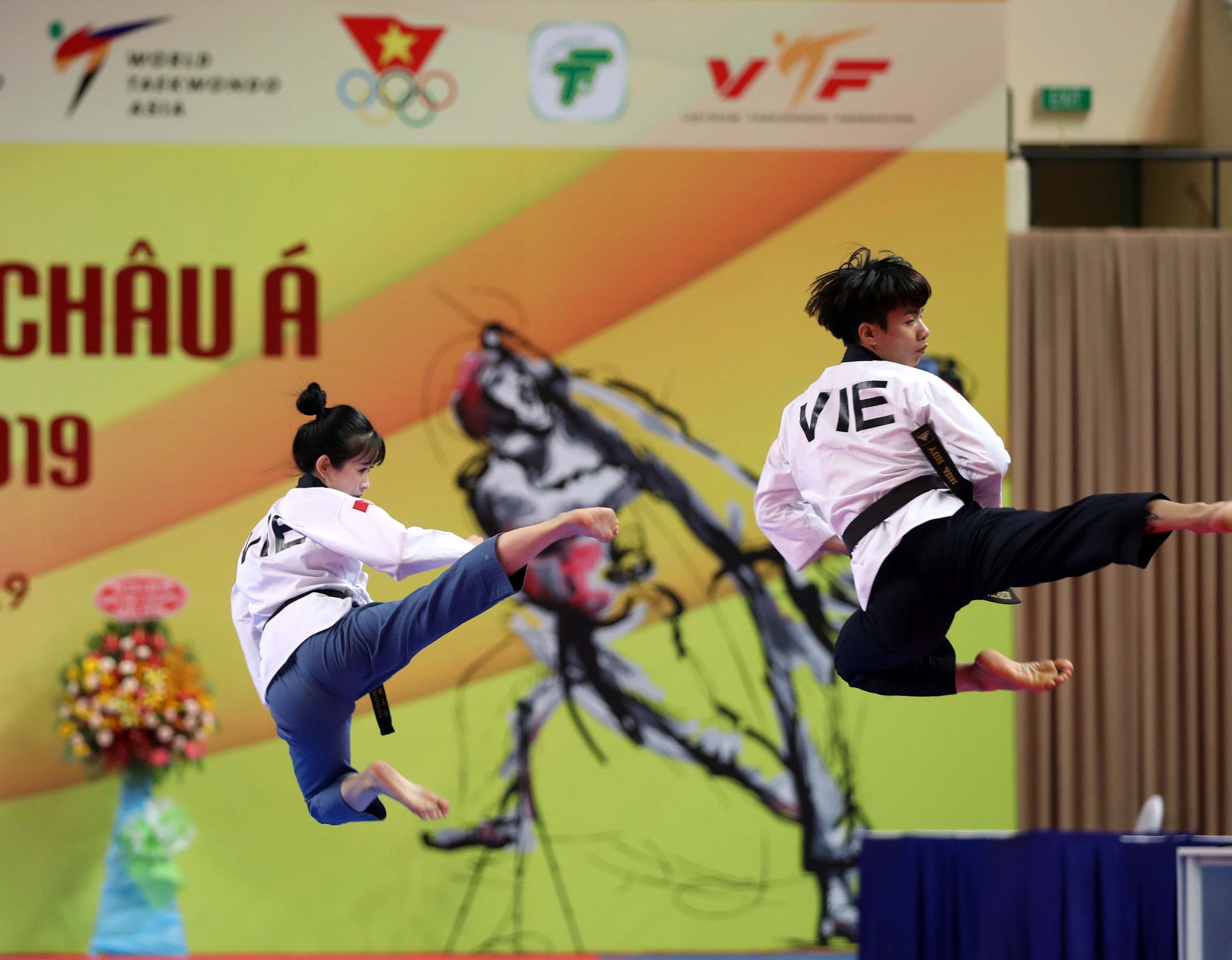 Châu Tuyết Vân cùng đồng đội "bay như chim" tại giải Vô địch Taekwondo châu Á mở rộng 2019