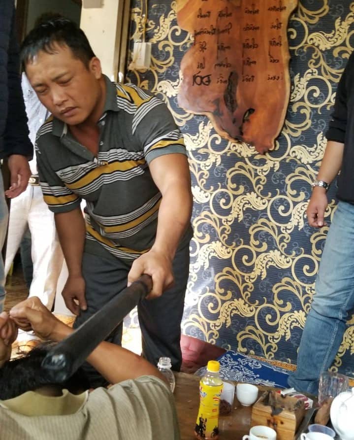 Đề nghị truy tố 8 bị can giết người vứt xác xuống đèo phi tang - Ảnh 2.