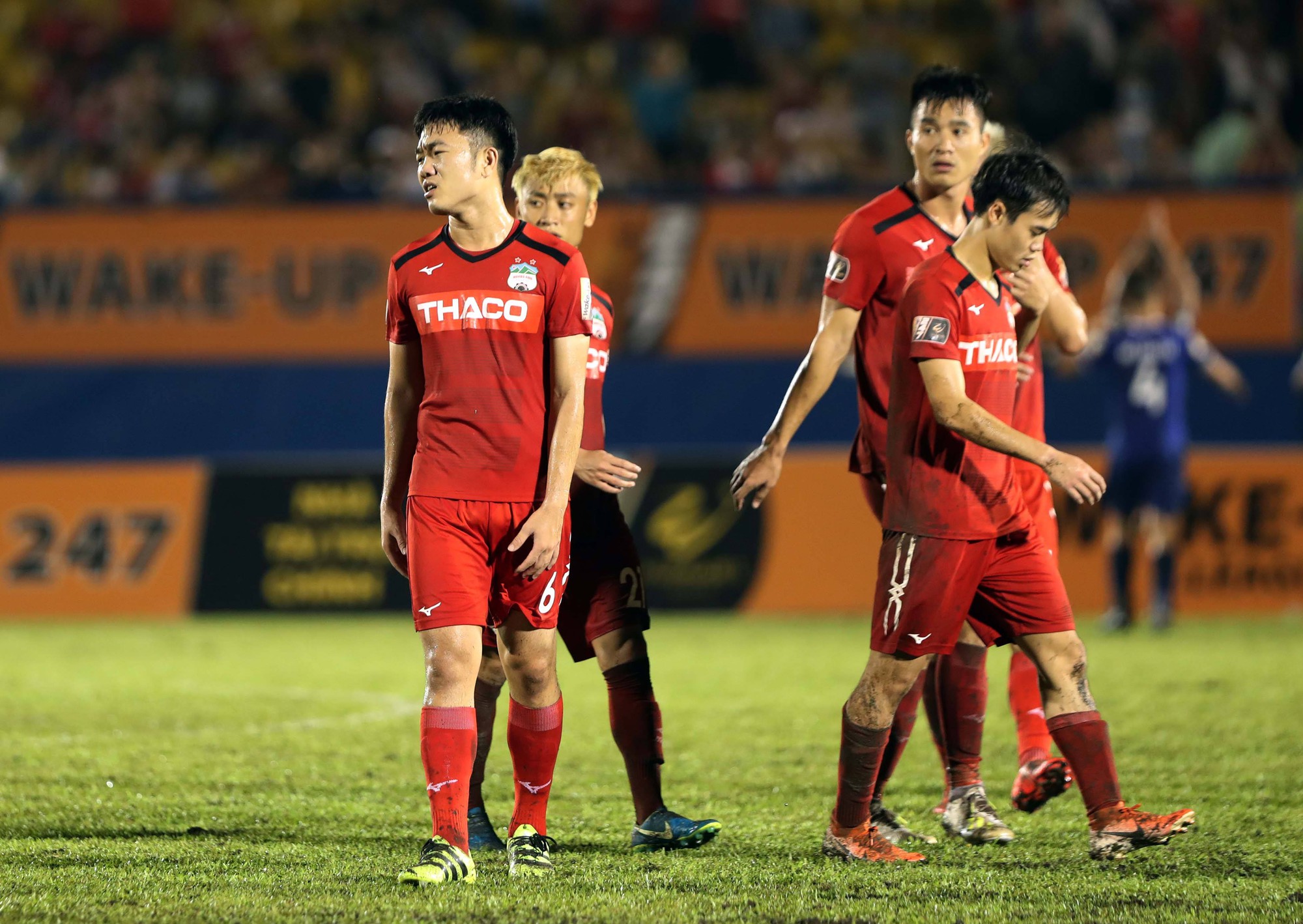 Cầu thủ Hà Nội mong sớm kết thúc V-League