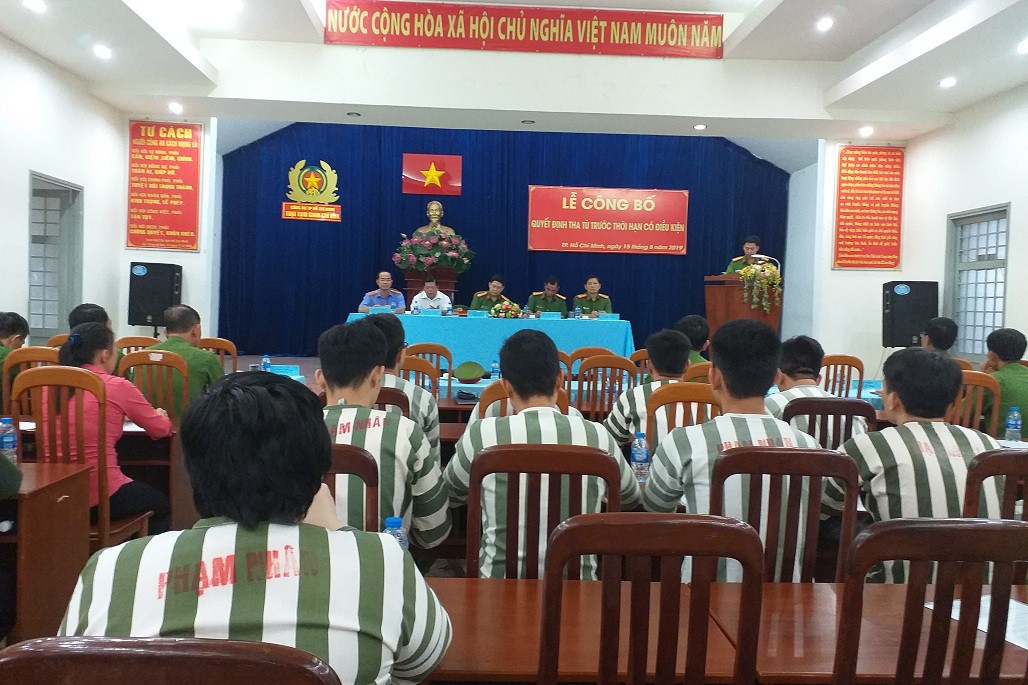 Công an TP HCM công bố quyết định tha tù trước thời hạn