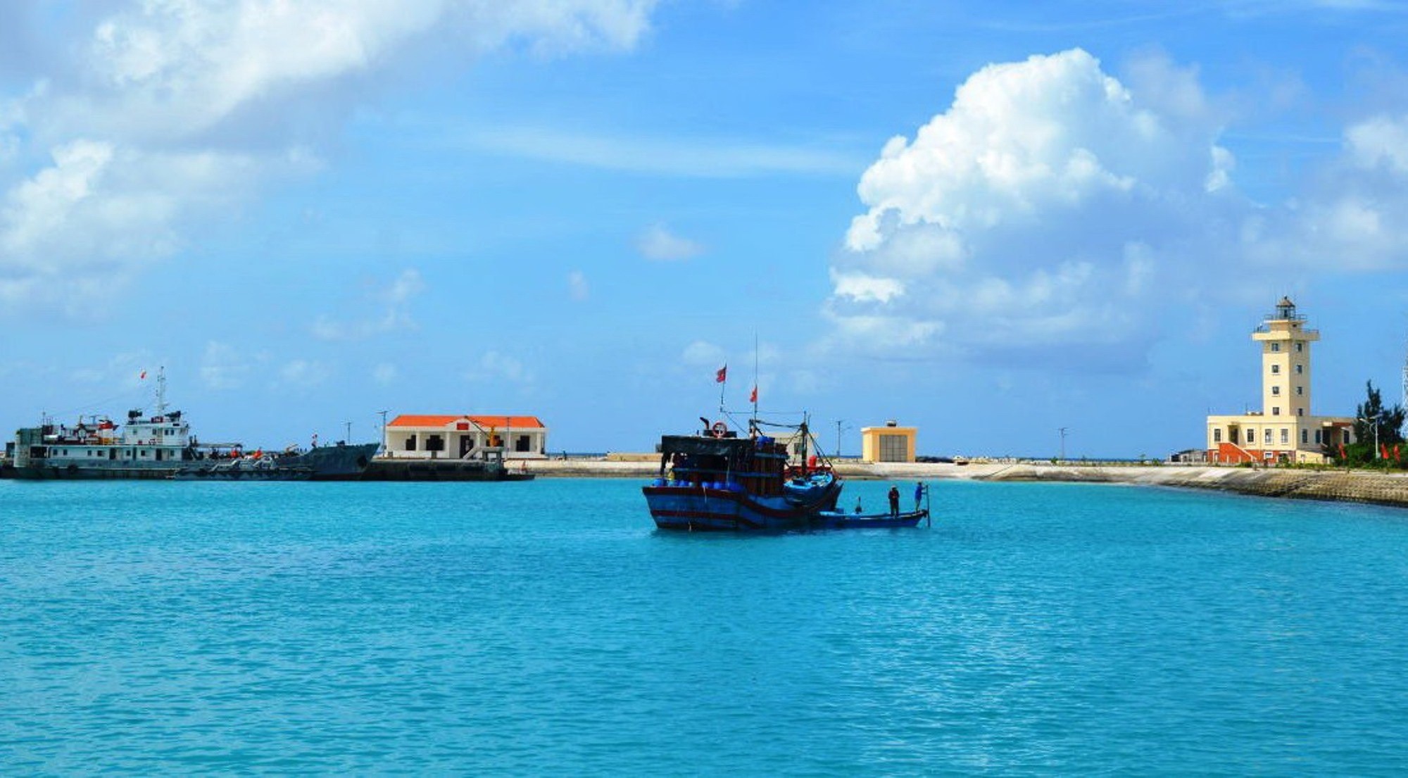 Điểm tựa cho ngư dân trên biển - Ảnh 1.