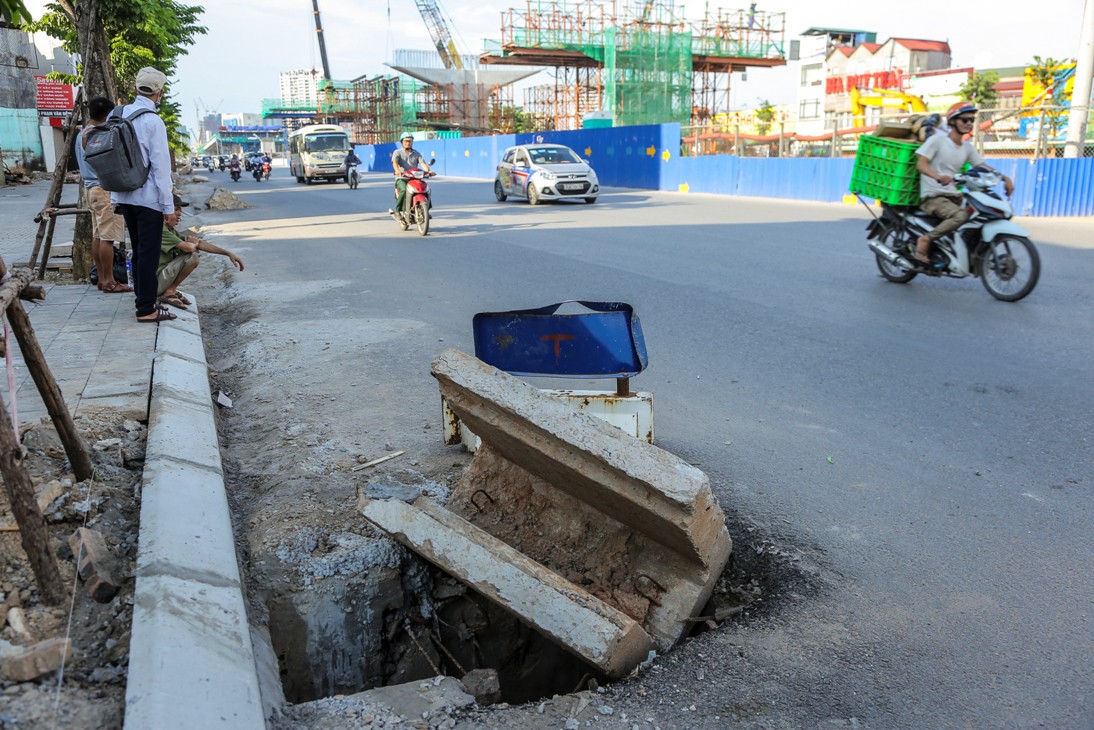 Những “chiếc bẫy” chết người rình rập trên đường Phạm Văn Đồng - Ảnh 5.