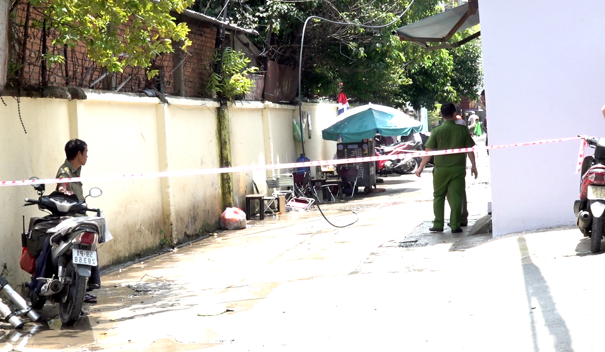 Dây điện rơi xuống quán cà phê vỉa hè, một người tử vong