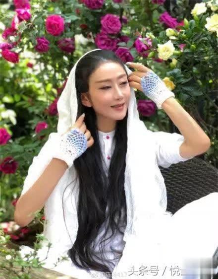 Mỹ nh&acirc;n Anh h&ugrave;ng xạ đi&ecirc;u U60 m&agrave; nhan sắc vẫn tựa g&aacute;i đ&ocirc;i mươi - Ảnh 9.