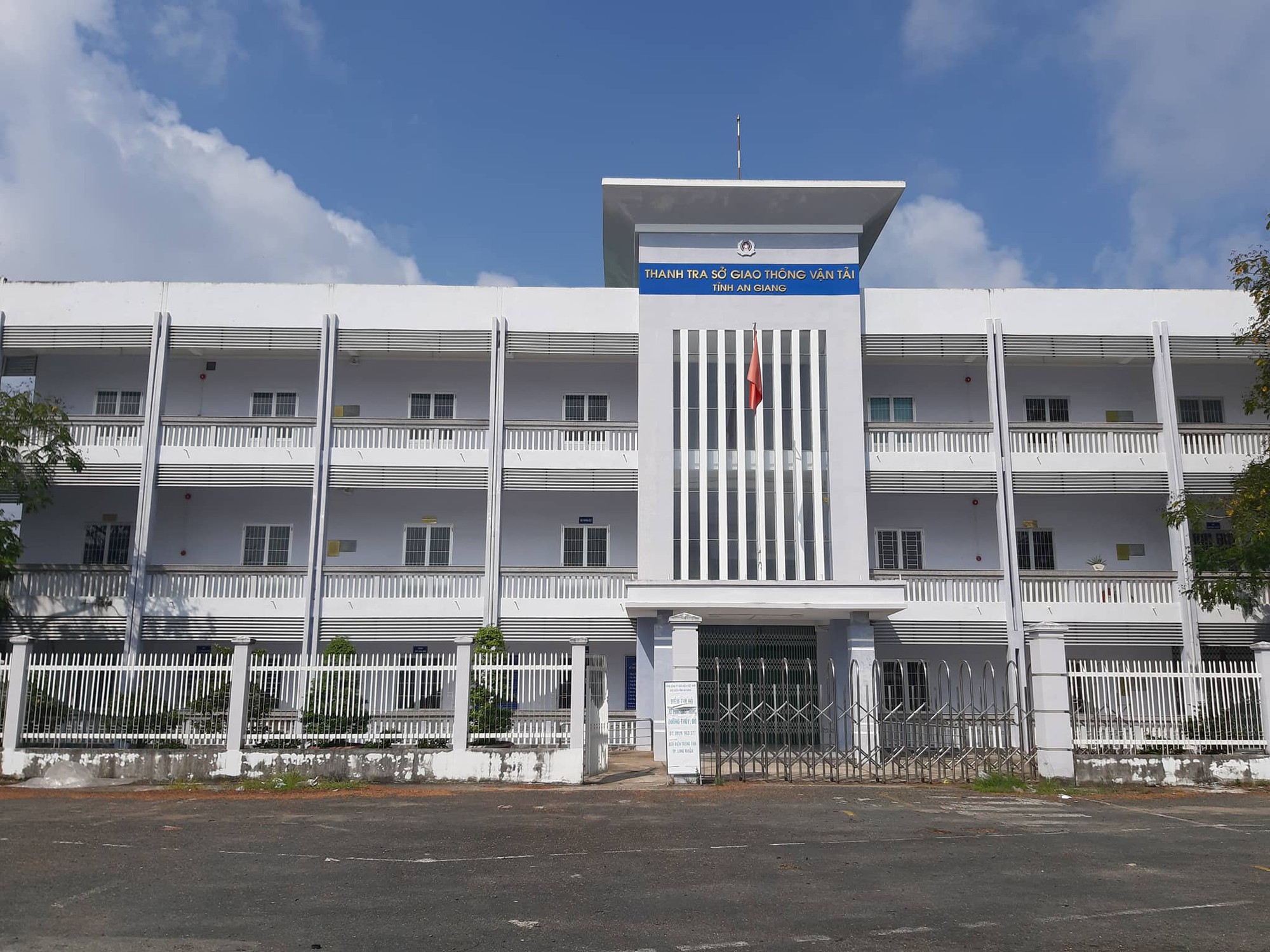 Kỷ luật Phó Chánh Thanh tra Sở GTVT vì xin bỏ qua xe vi phạm - Ảnh 1.