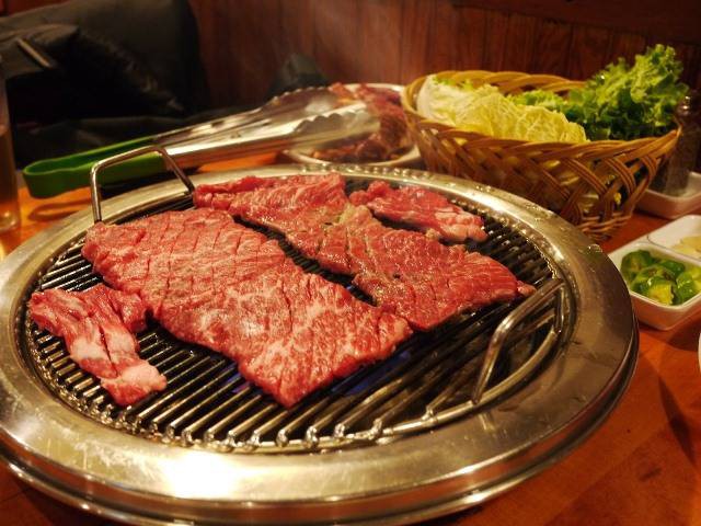 Nhà hàng BBQ sử dụng thịt heo không rõ nguồn gốc bị phạt 56,5 triệu đồng