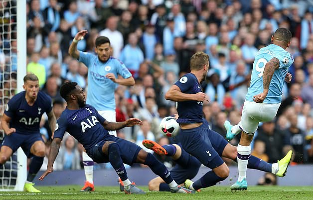 VAR cứu Tottenham, Man City ôm hận đại chiến - Ảnh 2.