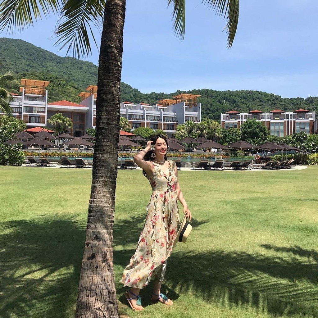 Huế xuất hiện d&ograve;ng s&ocirc;ng lười s&aacute;t biển h&uacute;t hội sang chảnh - Ảnh 1.
