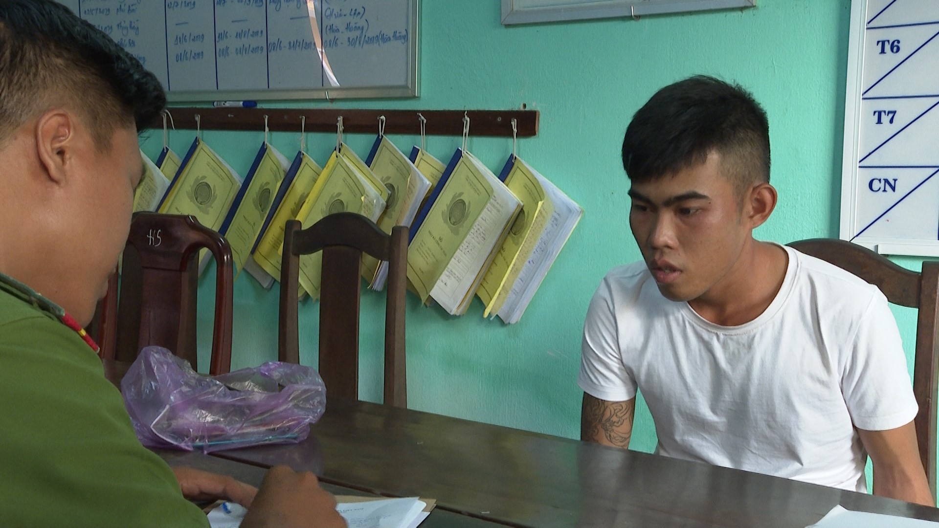 Mới ra tù 10 ngày đã đi giật giỏ xách - Ảnh 1.
