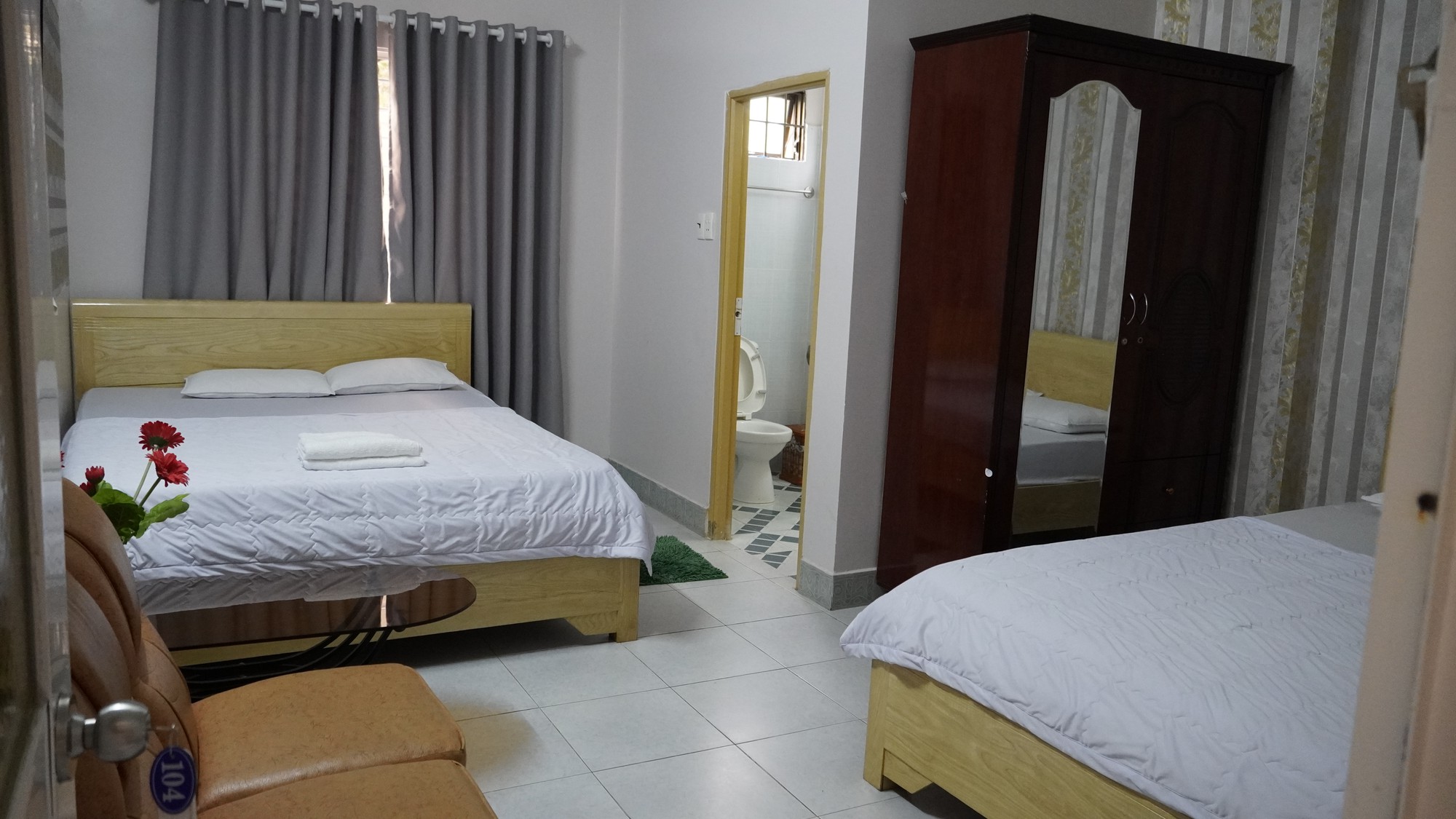 Vũng T&agrave;u kiểm tra villa bị kh&aacute;ch tố 10 triệu đồng/đ&ecirc;m nhưng giống ph&ograve;ng trọ - Ảnh 4.