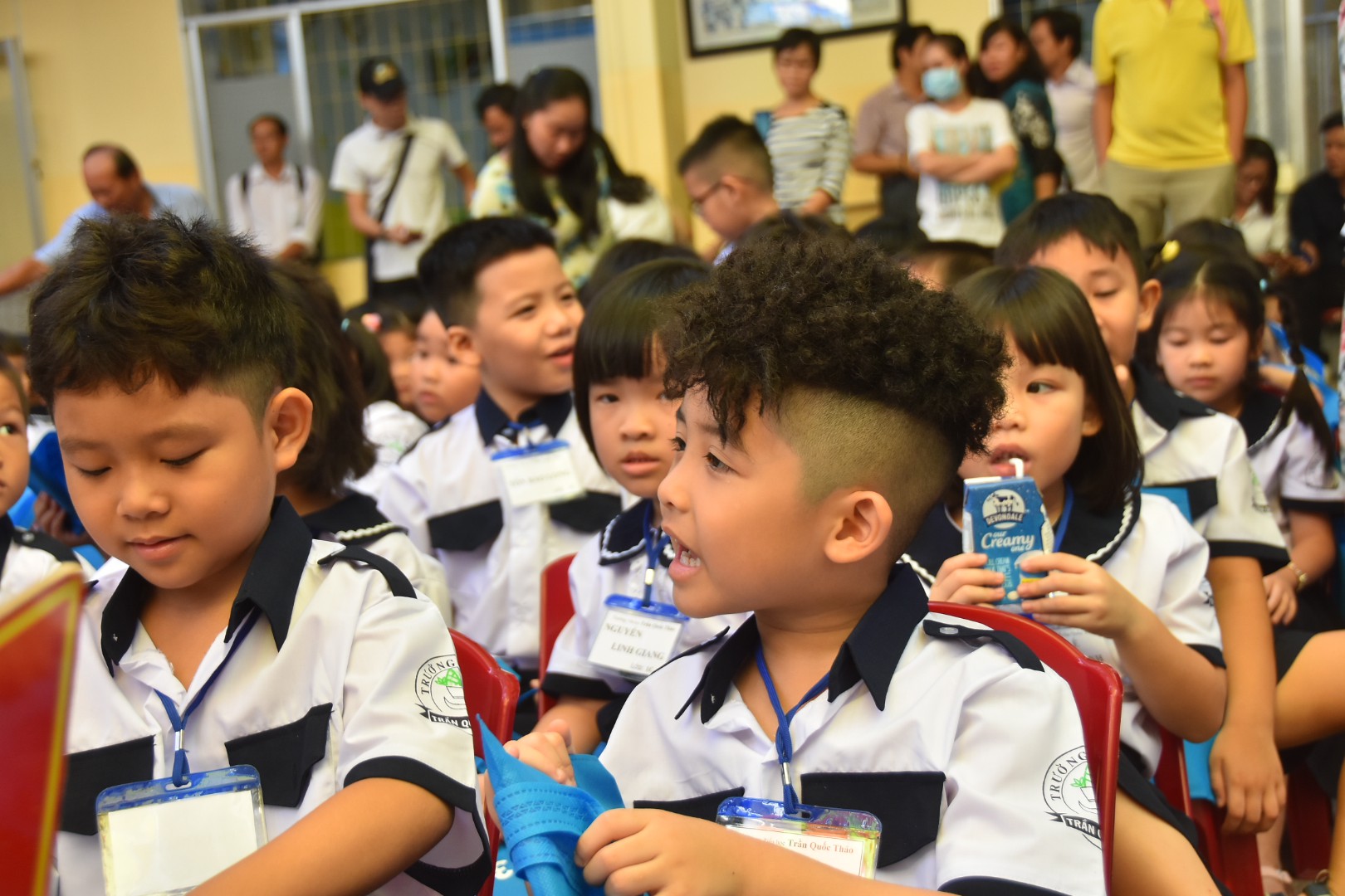 Ph&oacute;ng sự ảnh: Ch&agrave;o lớp 1 - Ảnh 3.