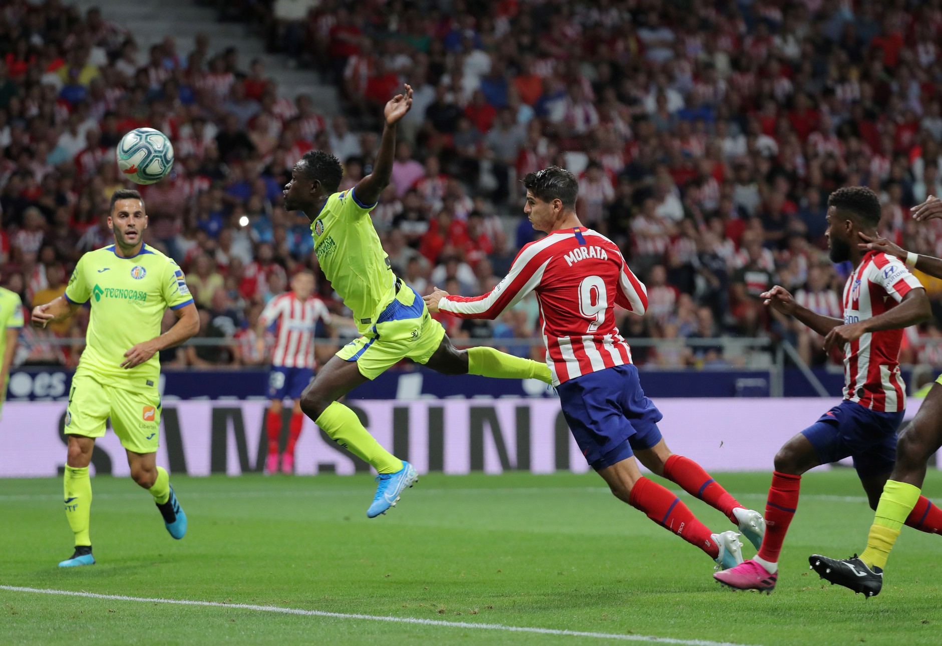Đua tốc độ kinh ho&agrave;ng, sao trẻ Atletico Madrid g&acirc;y sốc La Liga - Ảnh 4.