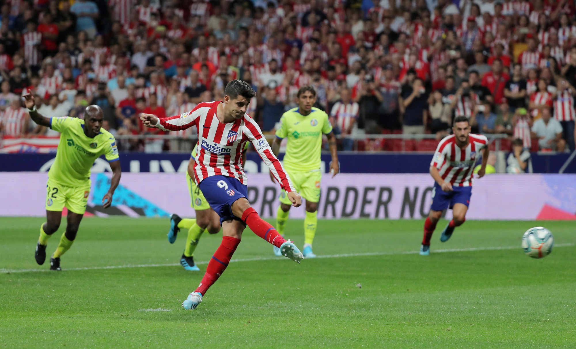Đua tốc độ kinh ho&agrave;ng, sao trẻ Atletico Madrid g&acirc;y sốc La Liga - Ảnh 7.