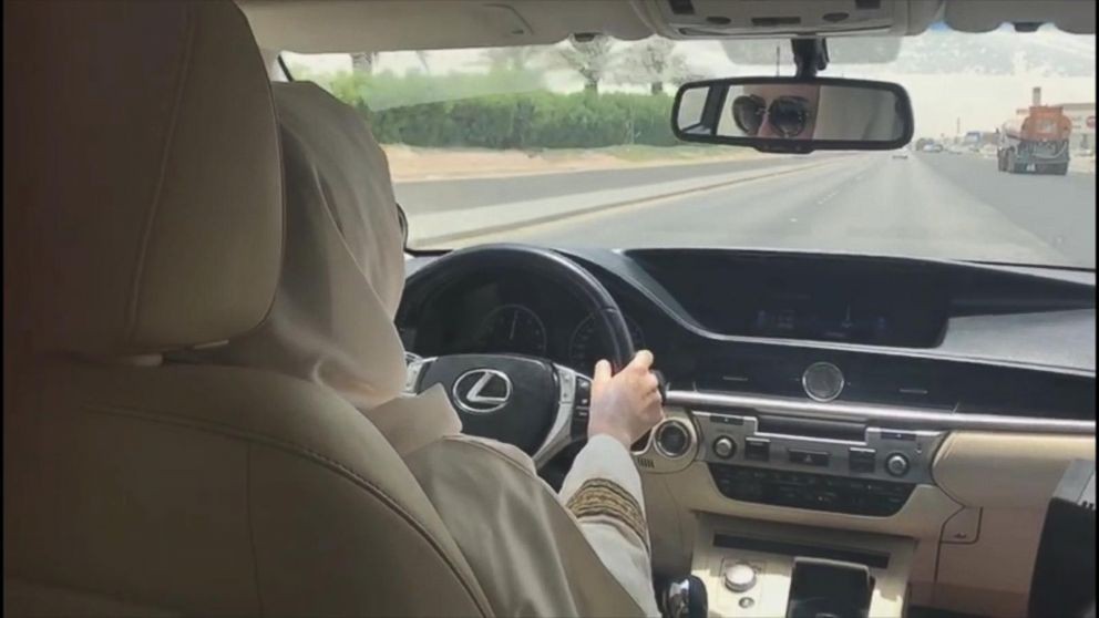 Phụ nữ Ả Rập Saudi đi du lịch không cần đàn ông