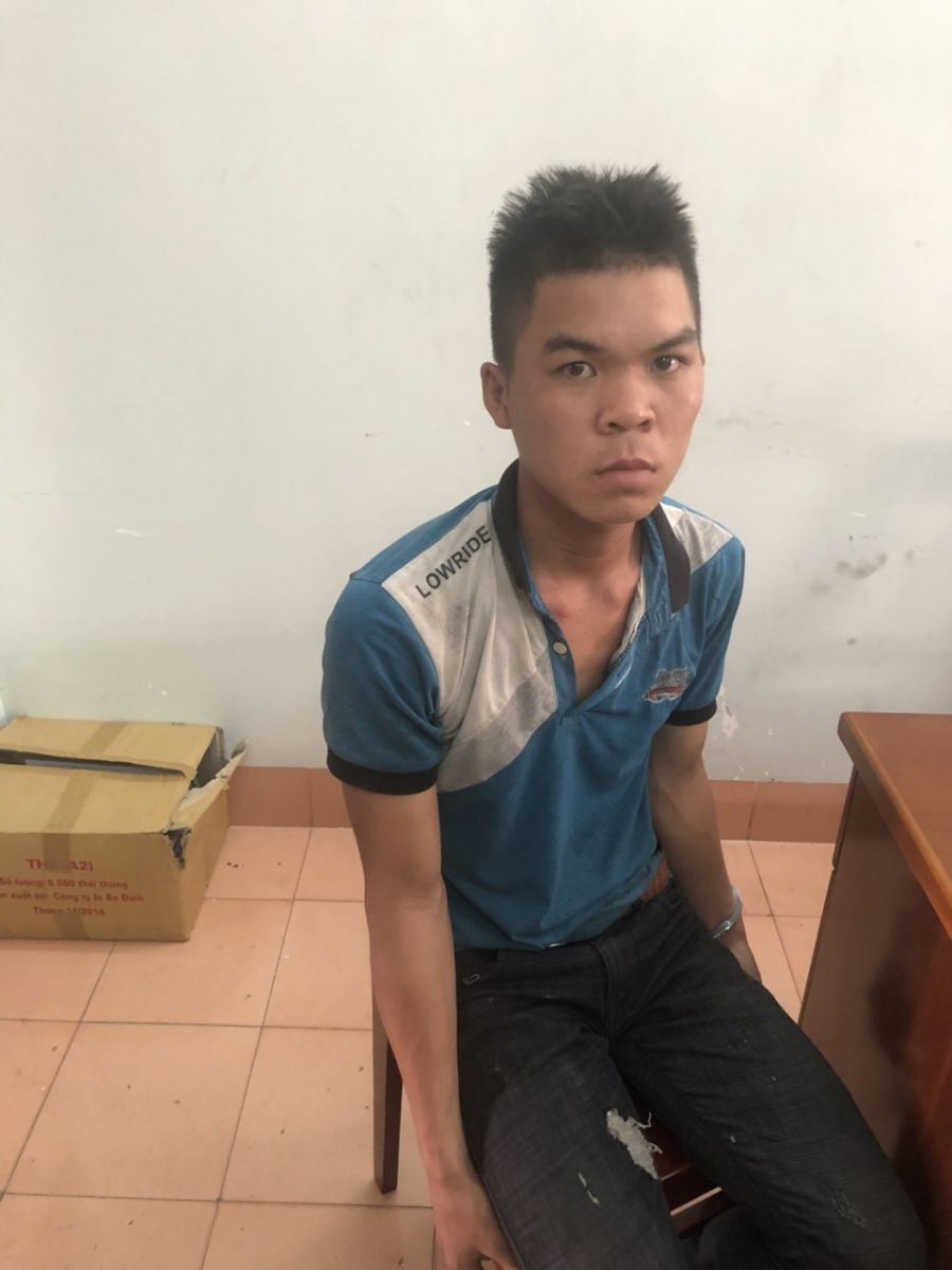Bắt 2 đối tượng cướp giật g&acirc;y thương t&iacute;ch cho 2 nữ sinh - Ảnh 2.
