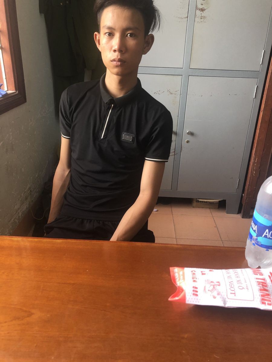Bắt 2 đối tượng cướp giật g&acirc;y thương t&iacute;ch cho 2 nữ sinh - Ảnh 1.